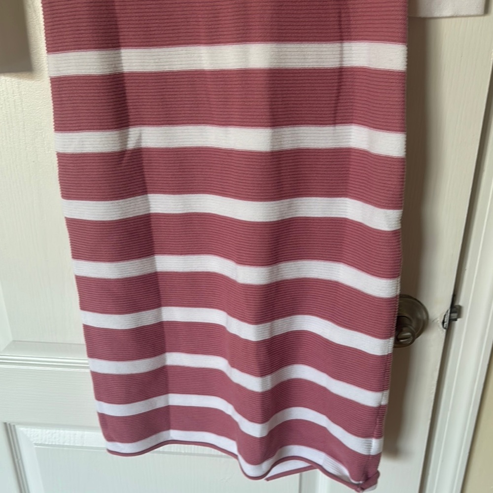 Women’s fall pink and white striped sweater body on dress 👗 - Picture 7 of 7